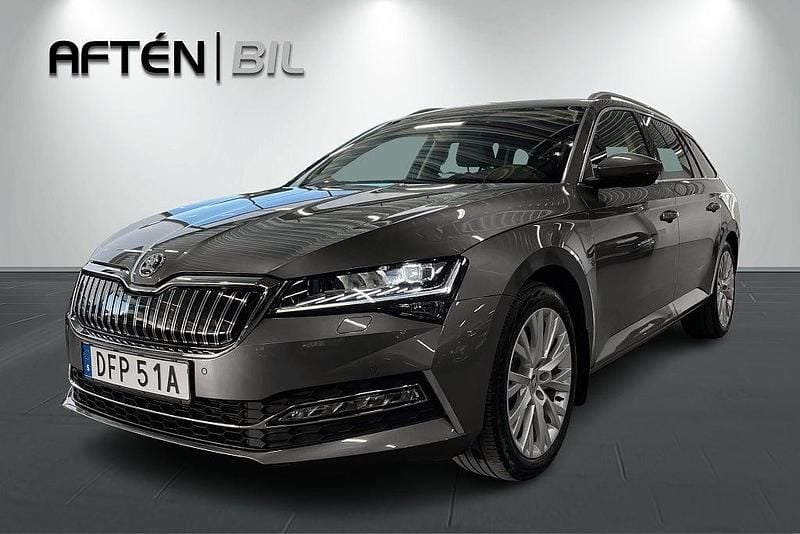 Grå Begagnad 2024 Skoda Superb Business Line Kombi | 394 800 kr (Lite dyr) - Bild 1/3