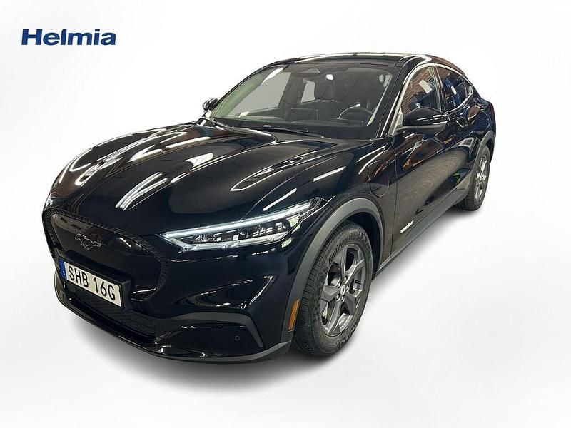 Svart Begagnad 2022 Ford Mustang Mach-E Standard Range SUV | 329 000 kr (Superpris) - Bild 1/4