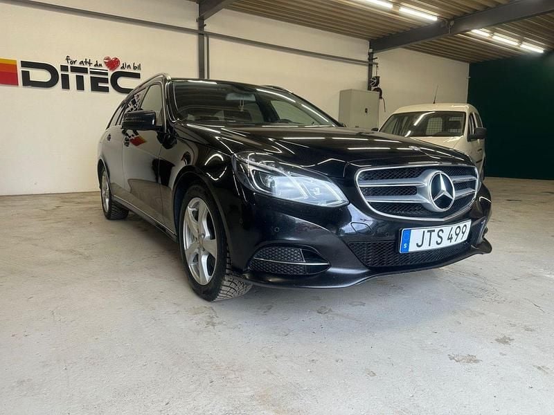 Svart Begagnad 2016 Mercedes E220 Avantgarde Kombi | 114 500 kr (Marknadspris) - Bild 1/4