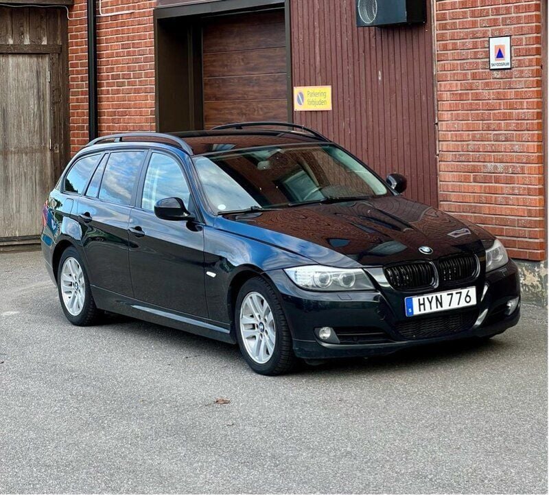 Svart Begagnad 2009 BMW 320 Comfort Edition Kombi | 70 000 kr (Marknadspris) - Bild 1/4