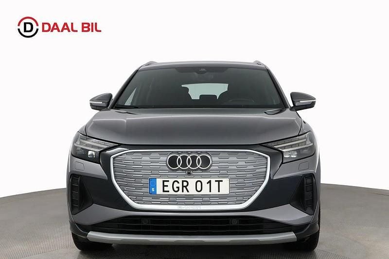 Begagnad Audi Q4 e-tron Advanced 219 kW (299 HK) 2023 Grå SUV