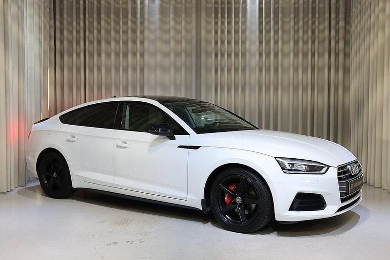 Vit Begagnad 2017 Audi A5 Sportback S-Line Halvkombi | 249 900 kr (Marknadspris) - Bild 1/4