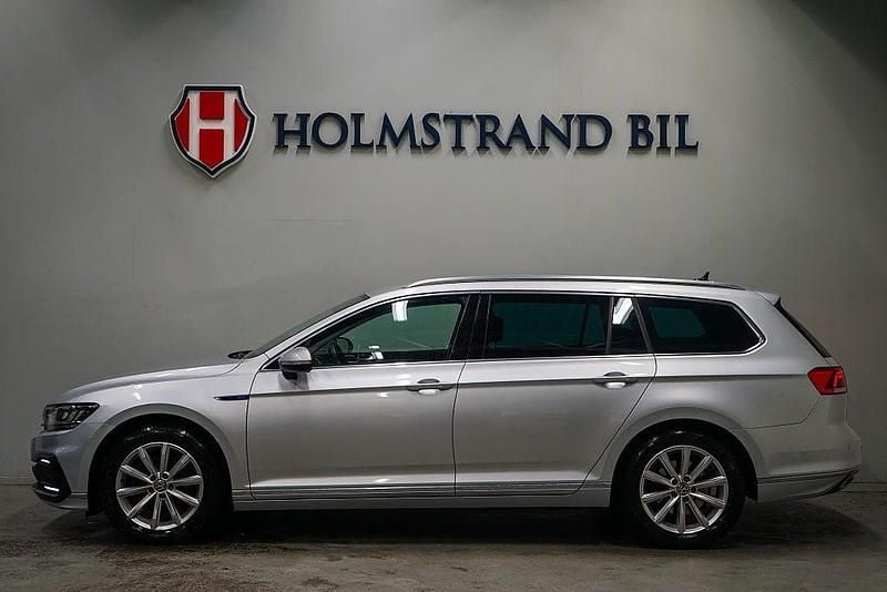 Silver Begagnad 2020 VW Passat GTE Kombi | 259 800 kr (Marknadspris) - Bild 1/4