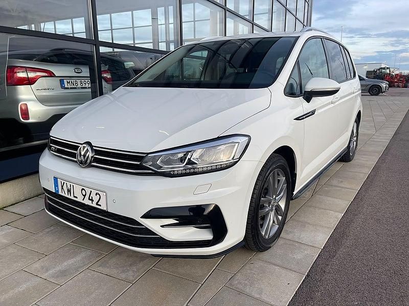 Begagnad VW Touran R-line 150 HK (110 kW) 2018 Vit Minibuss