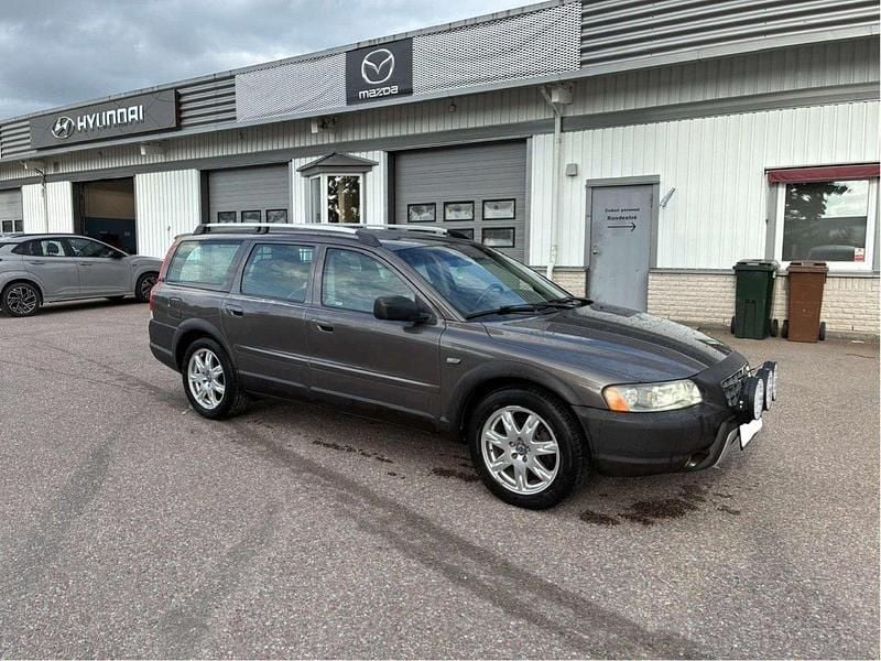 Brun Begagnad 2005 Volvo XC70 Summum SUV | 43 500 kr (Lite dyr) - Bild 1/4