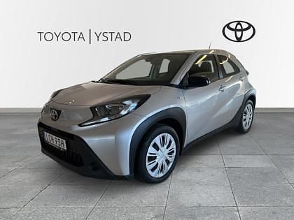 Silver Begagnad 2023 Toyota Aygo X X-play SUV | 169 000 kr (Marknadspris) - Bild 1/4