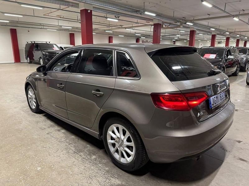 Begagnad Audi A3 Attraction 110 HK (80 kW) 2014 Grå Kombi