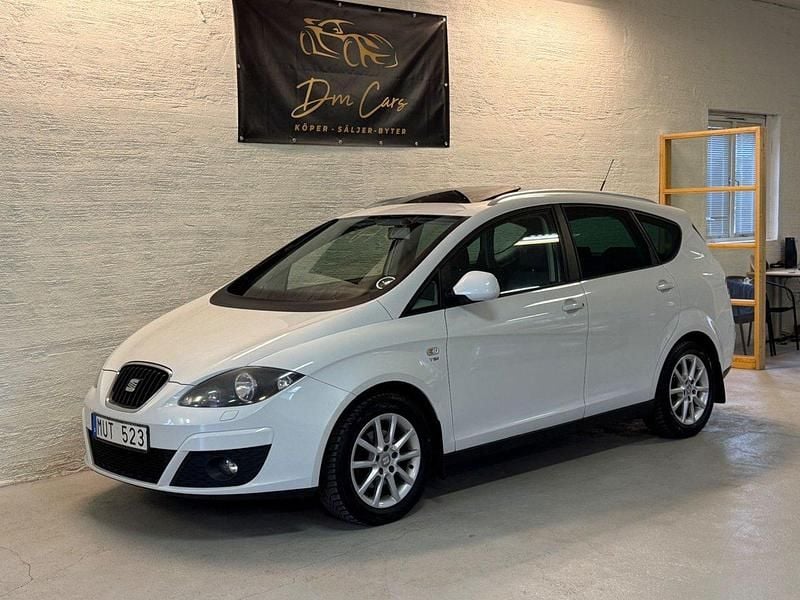Vit Begagnad 2013 Seat Altea XL Minibuss | 54 900 kr (Marknadspris) - Bild 1/4