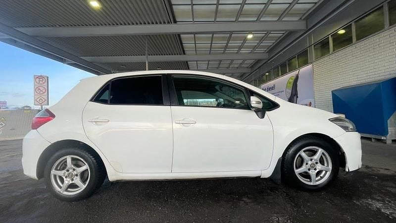 Begagnad Toyota Auris 90 HK (66 kW) 2012
