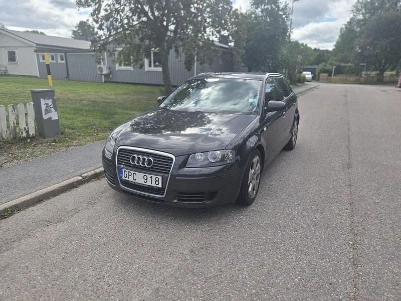 Grå Begagnad 2008 Audi A3 Sportback Attraction Halvkombi | 45 000 kr (Marknadspris) - Bild 1/4