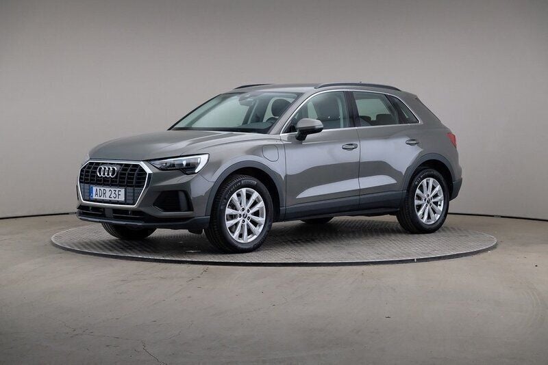 Grå Begagnad 2021 Audi Q3 Proline SUV | 315 000 kr (Marknadspris) - Bild 1/4