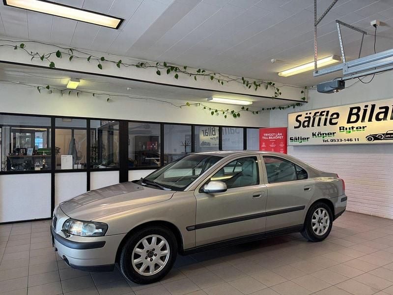Ljusbrun Begagnad 2003 Volvo S60 Business Edition Sedan | 34 900 kr (Marknadspris) - Bild 1/4