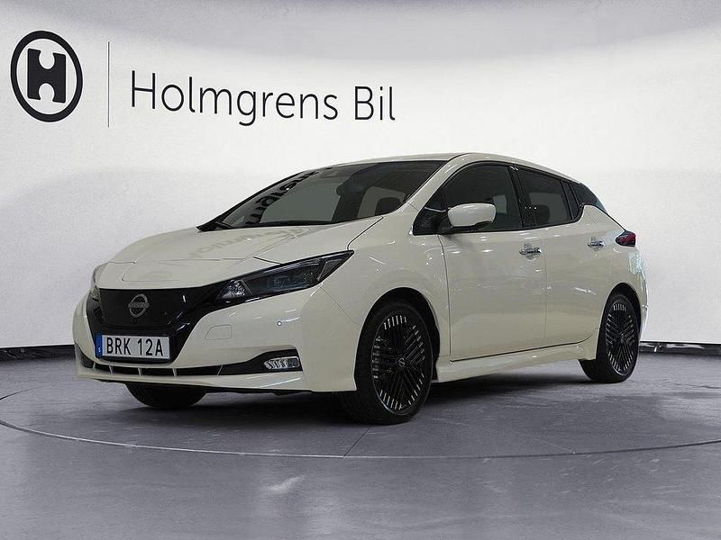 Vit Begagnad 2023 Nissan Leaf N-Connecta Halvkombi | 208 800 kr (Marknadspris) - Bild 1/4
