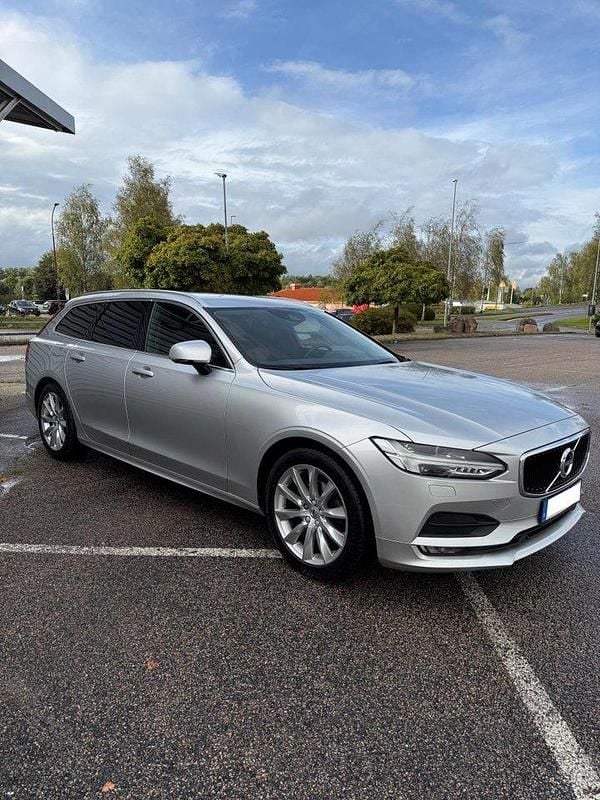 Silver Begagnad 2019 Volvo V90 Kombi | 249 000 kr (Marknadspris) - Bild 1/4