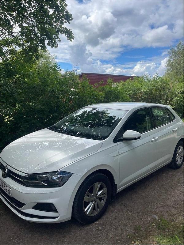 Vit Begagnad 2020 VW Polo Halvkombi | 139 000 kr (Marknadspris) - Bild 1/4