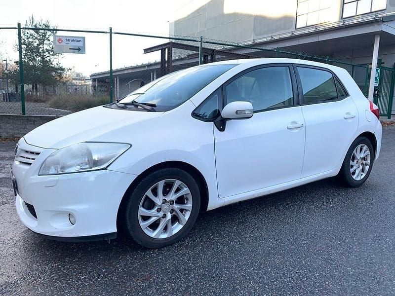Begagnad 2012 Toyota Auris Halvkombi | 49 000 kr (Superpris) - Bild 1/4
