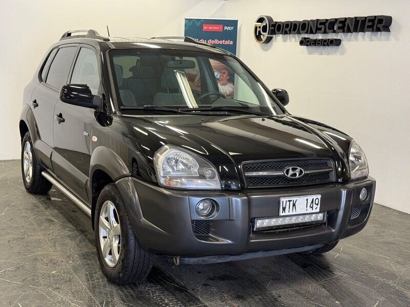 Svart Begagnad 2005 Hyundai Tucson SUV | 34 900 kr (Marknadspris) - Bild 1/4
