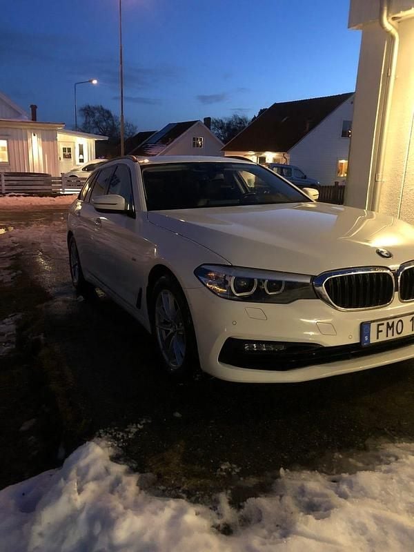 Begagnad 2018 BMW 520 Kombi | 245 000 kr (Marknadspris) - Bild 1/4