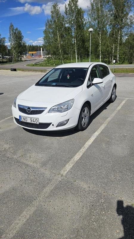 Vit Begagnad 2012 Opel Astra Enjoy Halvkombi | 29 000 kr (Bra pris) - Bild 1/3