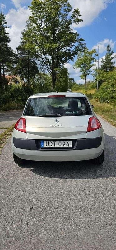 Grå Begagnad 2003 Renault Mégane II Halvkombi | 13 500 kr (Superpris) - Bild 1/4