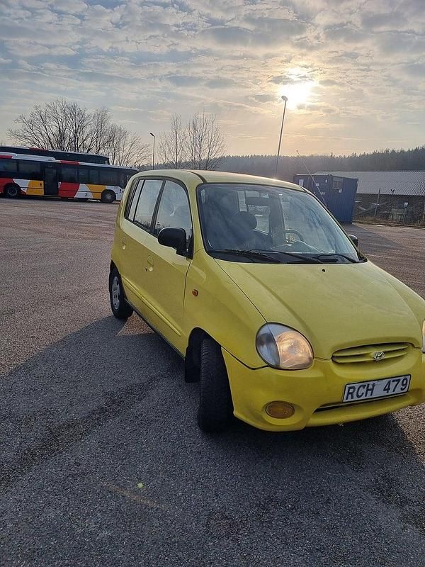 Gul Begagnad 2000 Hyundai Atos Halvkombi | 18 900 kr - Bild 1/4