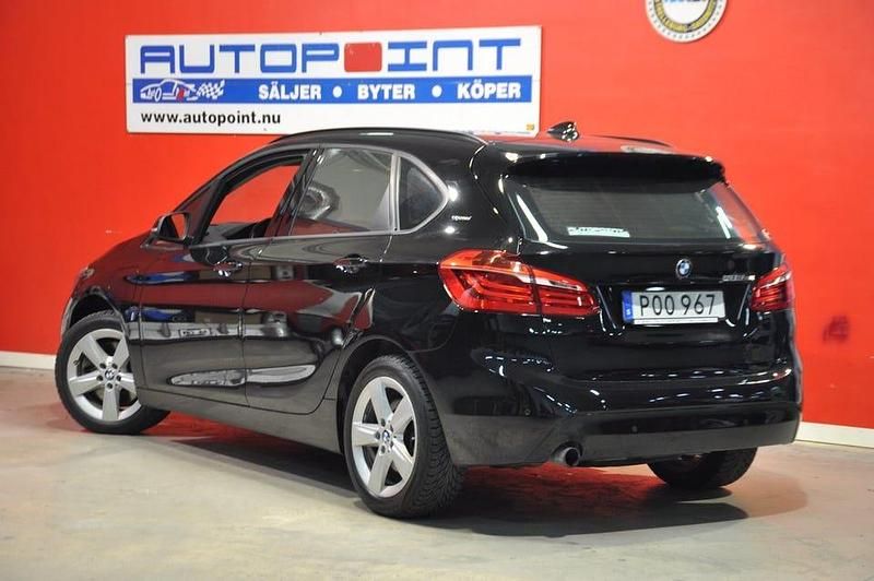 Begagnad BMW 225 Active Tourer Advantage 224 HK (164 kW) 2018 Svartmetallic Minibuss