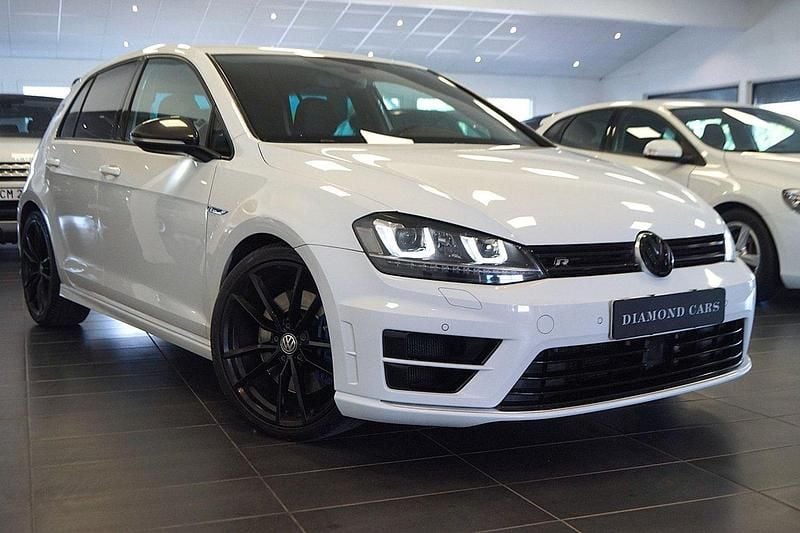 Vit Begagnad 2016 VW Golf VII R Halvkombi | 239 000 kr (Marknadspris) - Bild 1/4