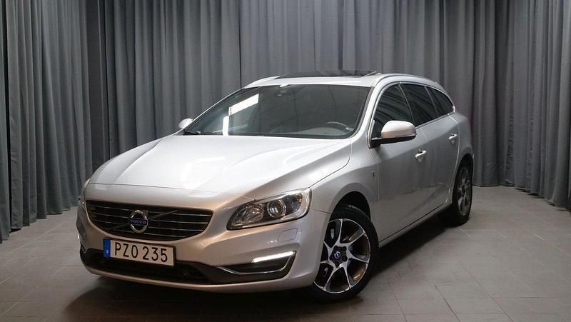 Silver Begagnad 2015 Volvo V60 Ocean Race Kombi | 199 000 kr (Lite dyr) - Bild 1/4