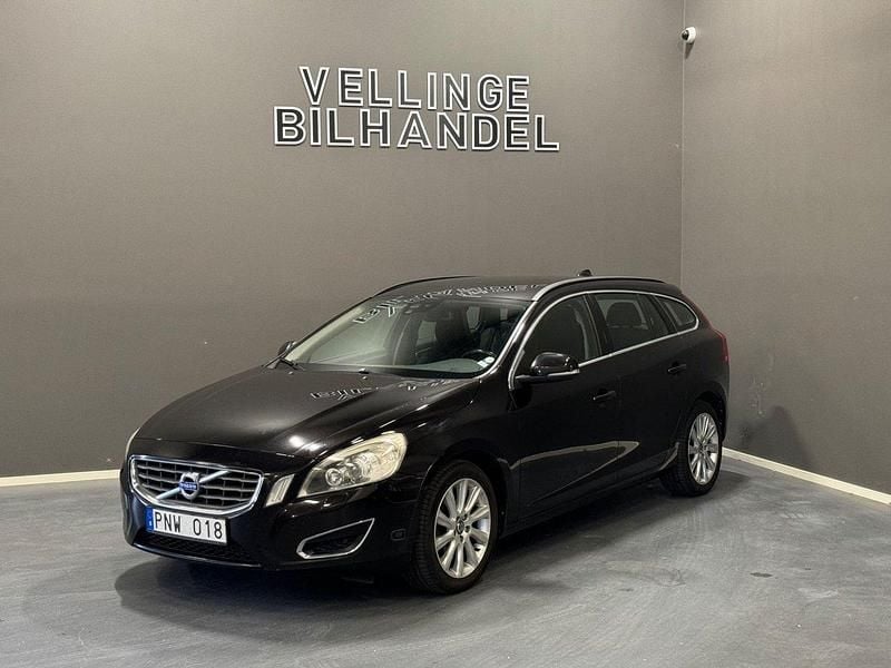 Svart Begagnad 2010 Volvo V60 Momentum Kombi | 59 900 kr (Marknadspris) - Bild 1/4