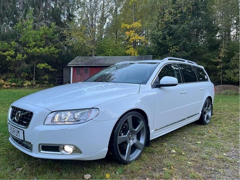 Vit Begagnad 2013 Volvo V70 Kombi | 95 000 kr (Dyr) - Bild 1/4