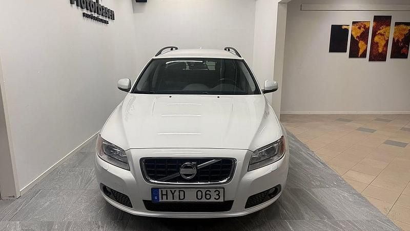Begagnad Volvo V70 Momentum 179 HK (131 kW) 2013 Vit Kombi
