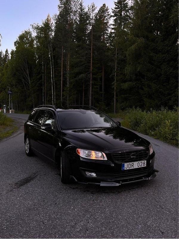 Svart Begagnad 2010 Volvo V70 Kombi | 46 500 kr (Lite dyr) - Bild 1/4