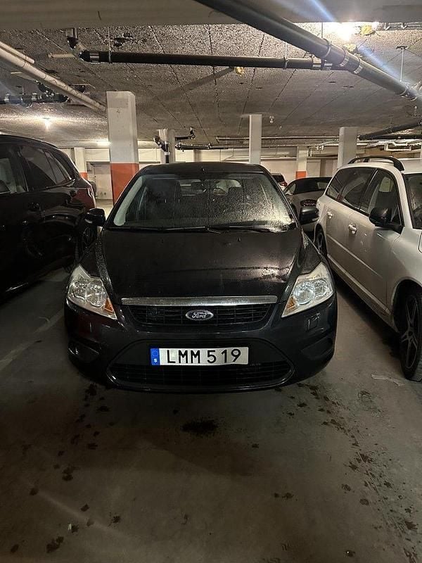Grå Begagnad 2009 Ford Focus Trend Halvkombi | 14 000 kr (Bra pris) - Bild 1/4