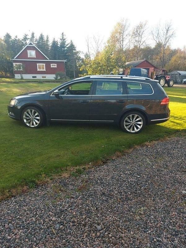 Begagnad VW Passat 150 HK (110 kW) 2012 Grå Kombi