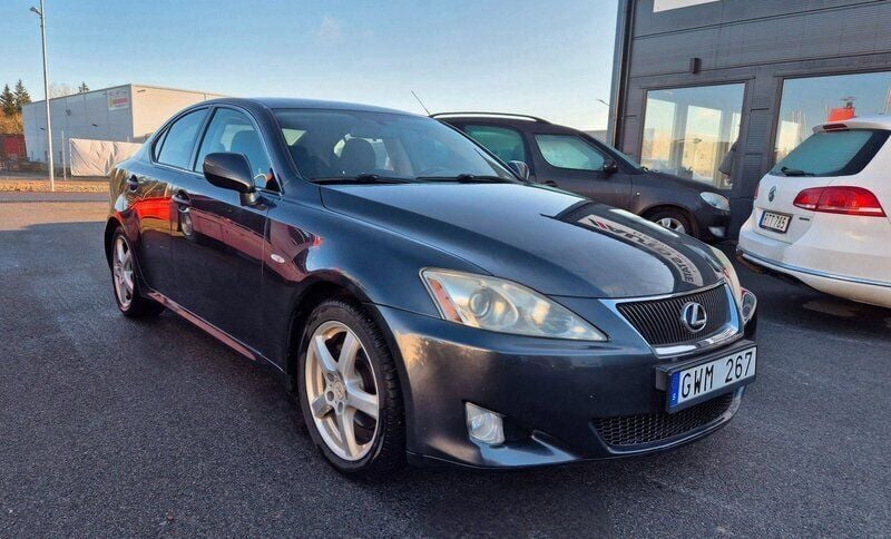 Mörkgrå Begagnad 2007 Lexus IS250 Sedan | 84 900 kr (Superpris) - Bild 1/4