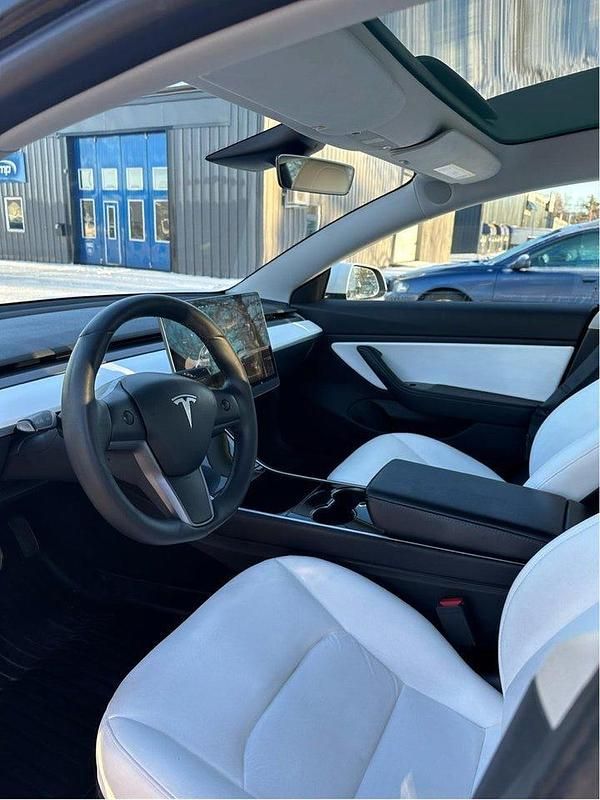Begagnad 2019 Tesla Model 3 Long Range AWD Sedan | 260 000 kr (Marknadspris) - Bild 1/4