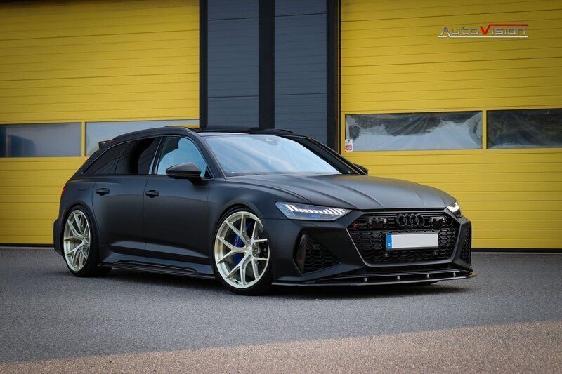 Grå Begagnad 2023 Audi RS6 Kombi | 1 399 000 kr - Bild 1/4