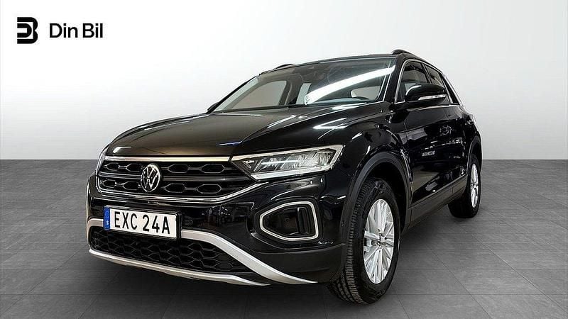 Svart (deep black pearl) Begagnad 2022 VW T-Roc Life SUV | 264 900 kr (Marknadspris) - Bild 1/4