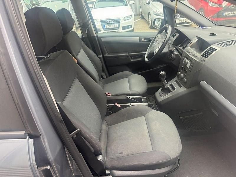 Begagnad Opel Zafira 140 HK (102 kW) 2007 Grå Minibuss
