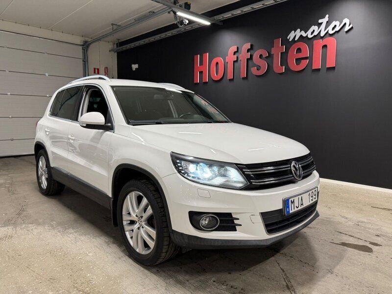 Vit Begagnad 2012 VW Tiguan Sportline SUV | 119 900 kr (Marknadspris) - Bild 1/4