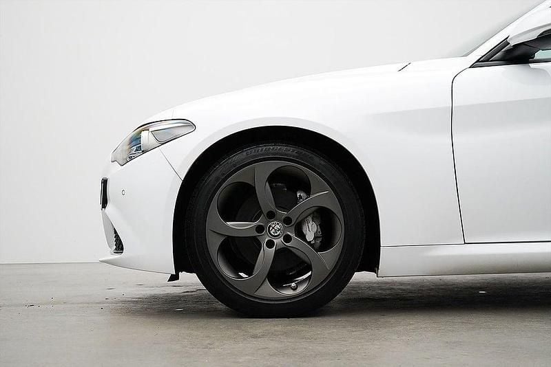 Begagnad Alfa Romeo Giulia Super 200 HK (147 kW) 2018 Vit Sedan