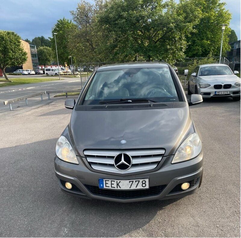 Silver Begagnad 2010 Mercedes B200 Minibuss | 29 000 kr (Marknadspris) - Bild 1/4