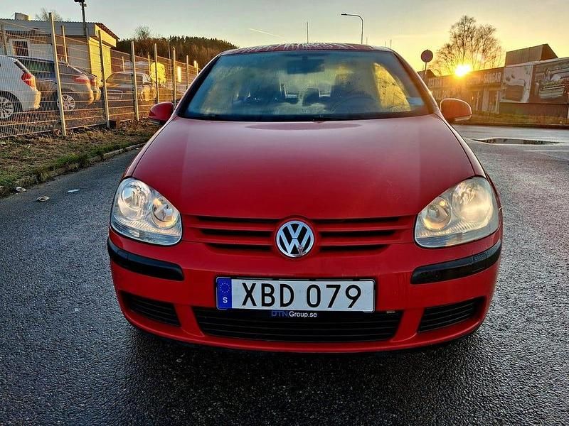 Begagnad VW Golf IV 102 HK (75 kW) 2006 Röd