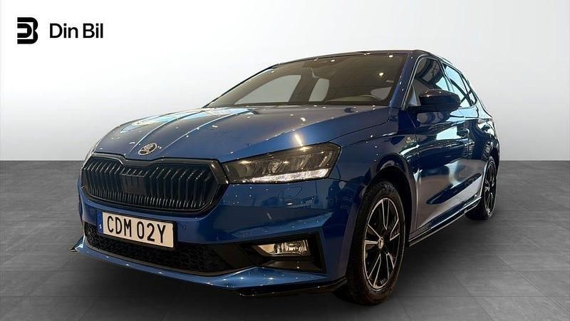 Blå Begagnad 2024 Skoda Fabia Monte Carlo Halvkombi | 229 900 kr (Marknadspris) - Bild 1/4