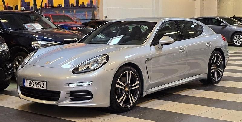 Silver Begagnad 2015 Porsche Panamera 4 Sport Sedan | 439 800 kr - Bild 1/4