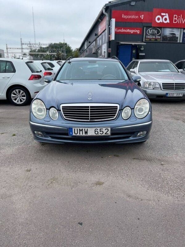Ljusblå Begagnad 2003 Mercedes E200 Avantgarde Kombi | 29 900 kr (Marknadspris) - Bild 1/4