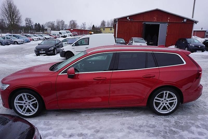 Begagnad Volvo V60 Momentum 253 HK (186 kW) 2019 Röd Kombi