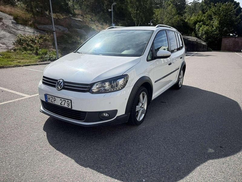 Vit Begagnad 2012 VW Touran Cross Minibuss | 79 990 kr (Marknadspris) - Bild 1/4