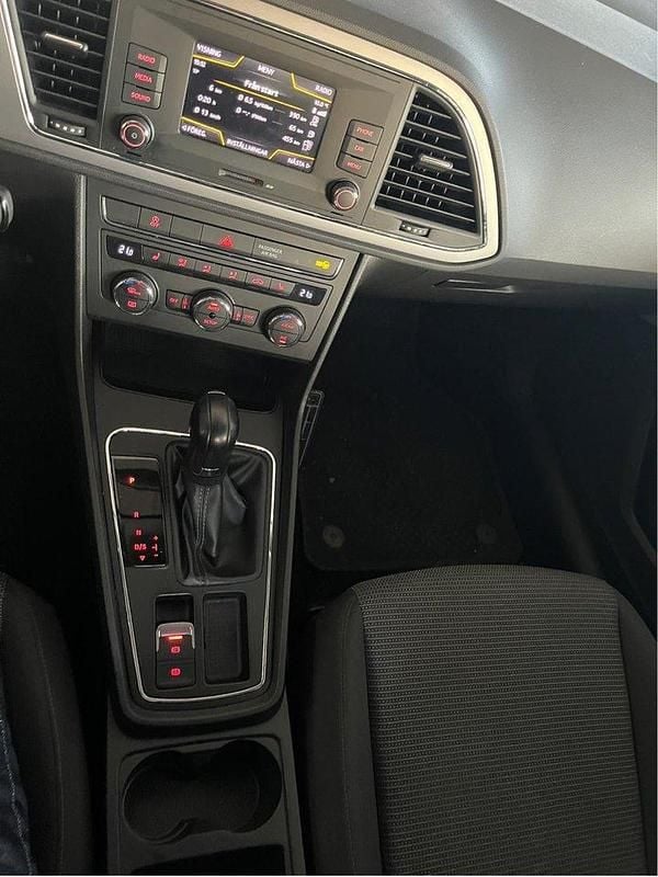 Vit Begagnad 2020 Seat Leon Style Halvkombi | 105 000 kr - Bild 1/4