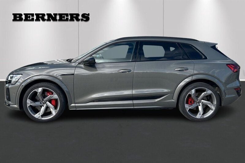 Begagnad Audi SQ8 e-tron 370 kW (504 HK) 2024 Grå SUV